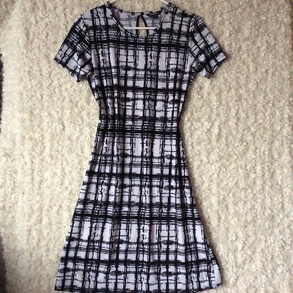 George Dresses & Skirts - 💥3 for $20💥 NWT geometrical pattern midi dress